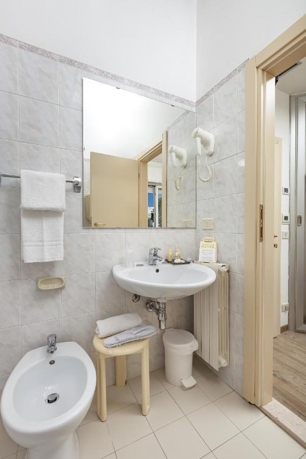 Ariminum Hotel Rimini Exteriör bild
